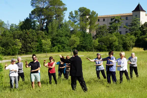 cours collectifs plein air association qigong-taichi-montferrier avec Chantal